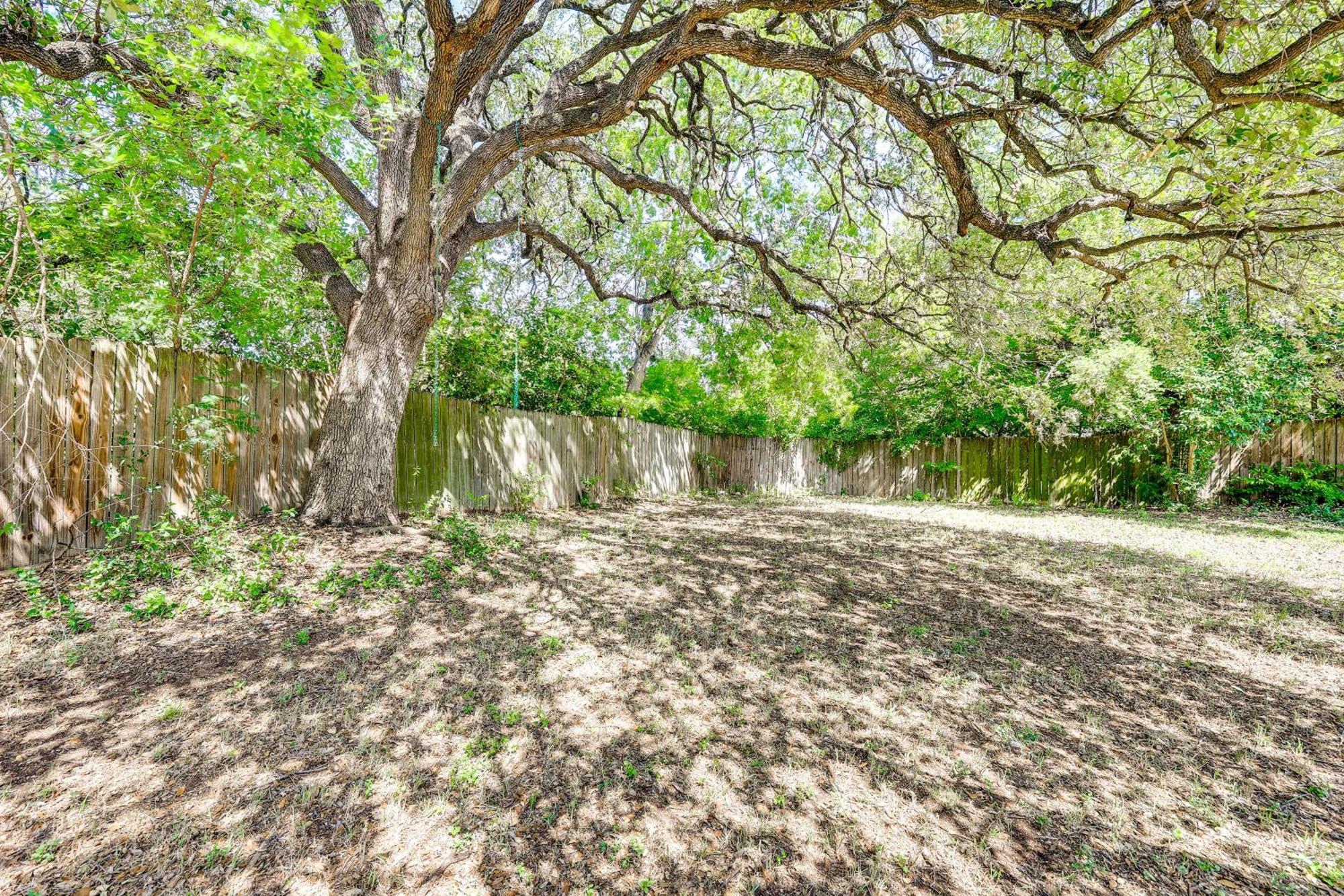 Spacious San Antonio Home Google Fiber, Game Room Exterior photo